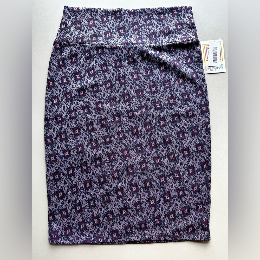 COPY - LuLaRoe Cassie 
Size: S (6-8)
Color: multicolored